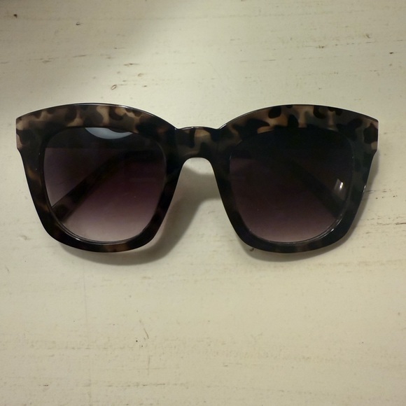 Loft Oversized Throwin’ Shade Sunglasses Gray/Black Tortoise - Picture 1 of 8